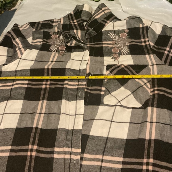 Shirt by KISMET   SIZE LARGE  BRAND NEW - Picture 6 of 9